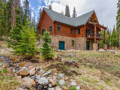 905 Whispering Pines Circle