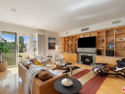 11925 Mayfield Ave APT 2