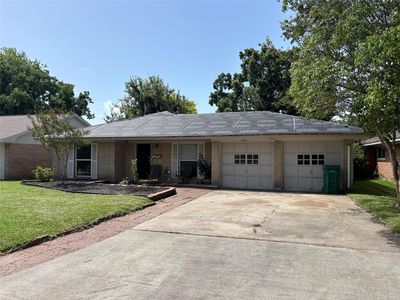 1825 Dolphin Dr