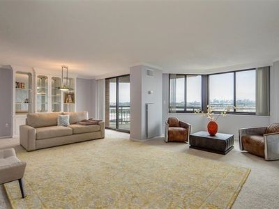 807 Harmon Cove Tower #807