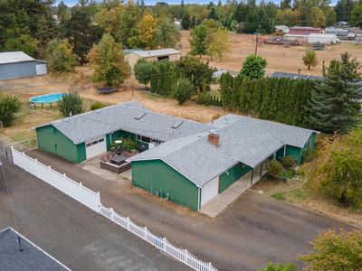 880 Hillview Dr