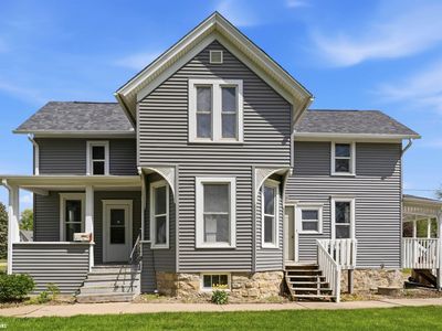 1208 Main St
