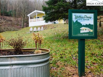 281/283 Yellow Daisy Lane