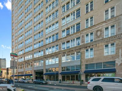 1100 Vine St APT 1402