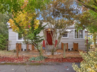 8 W Fulton Street