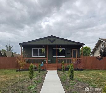 557 SW Pacific Avenue