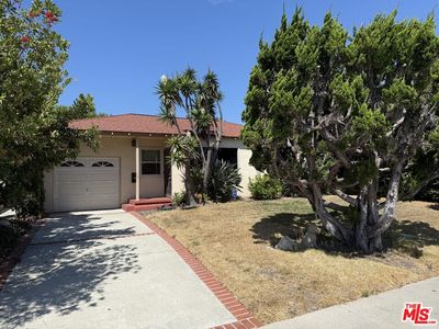 2811 Martha Ave