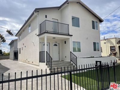 706 W 50th St