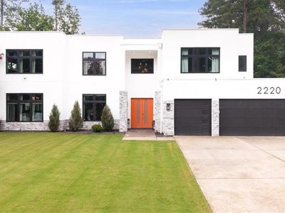 2220 Meadowvale Dr NE