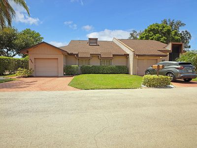 4721 Fountains Drive S