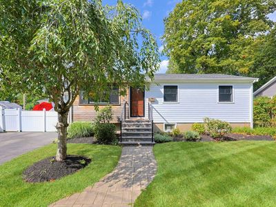 8 Woodland Pkwy