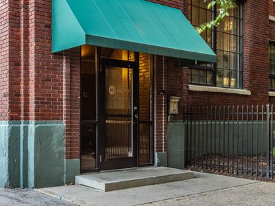 624 E Walnut St APT 210