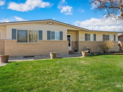 3861 N Sheringham Dr