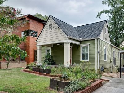 221 Mountain View St