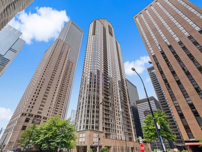 222 N Columbus Dr APT 3709