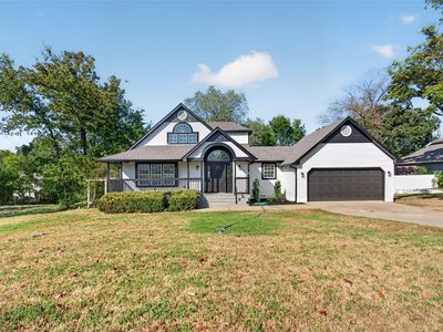 18641 Woodbriar Ln