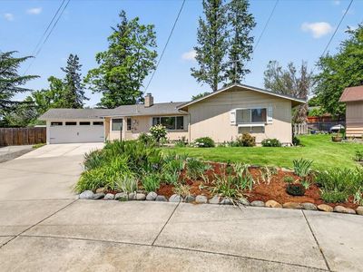 1621 Gayety Ln