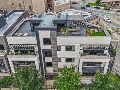 1334 W Walton St #1W