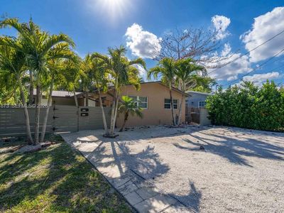 2470-2472 NE 182nd Ter