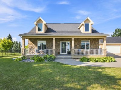 Property at 823 Birdie Ct, Mapleton, ND