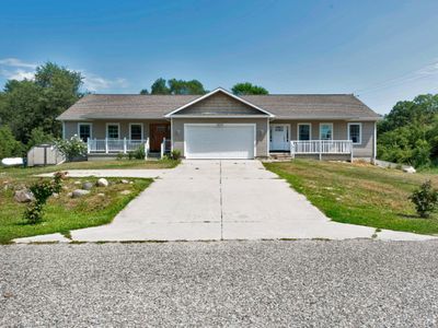 879 Flat River Ct SE