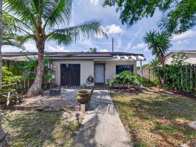 1036 E Lakes Drive