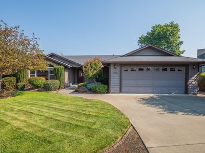 932 SW Princess Cir