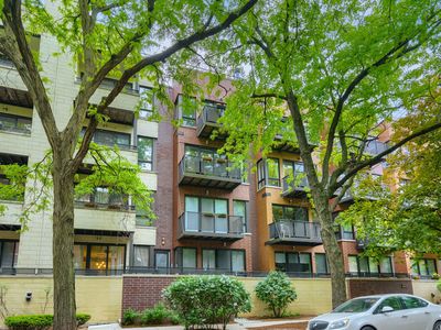 2251 W Wabansia Ave APT 306