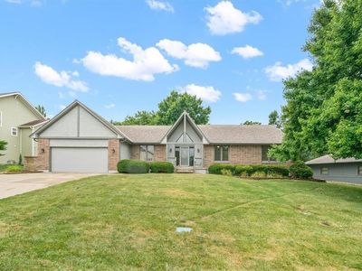 Property at 613 Lakeview Dr, Raymore, MO