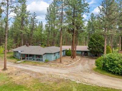 4030 Larkspur Ln