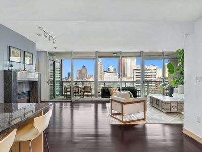 1 Miranova Pl APT 1220