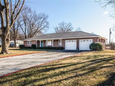Property at 2002 E Golf Hill Dr, Excelsior Springs, MO
