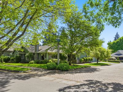 880 Spyglass Dr