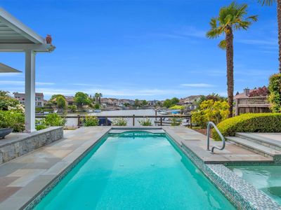 121 N Newport Drive