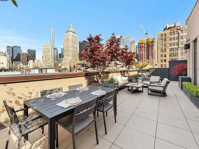 406 W 45th St