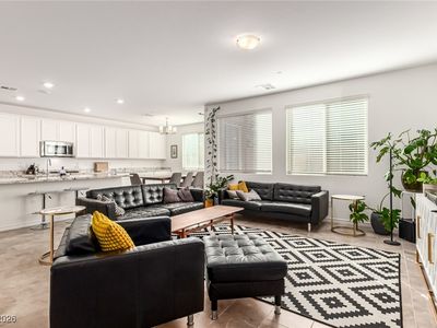 905 Sycamore Falls St