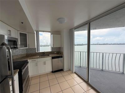 7601 E Treasure Dr APT 2220
