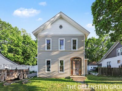 215 W Grove St