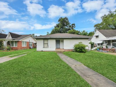 8311 Glenview Dr