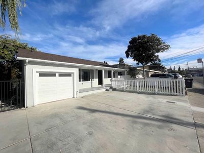 2921 Calvin Ave