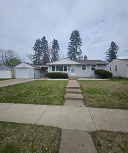 2123 Hawthorne Ave E