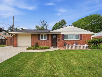 2425 Acorn Dr