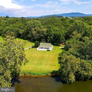340 Camelot Ct