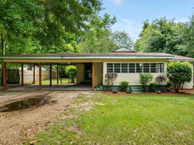 303 Bay St