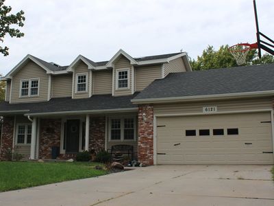 6121 Tennyson Cir