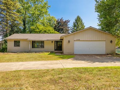 1500 Three Lakes Dr