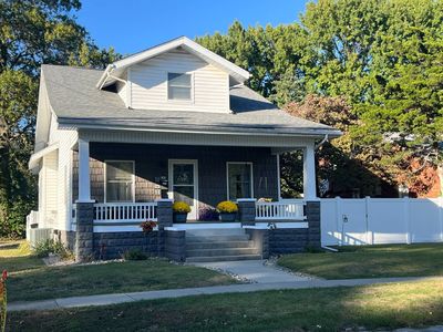 702 E 1st North St
