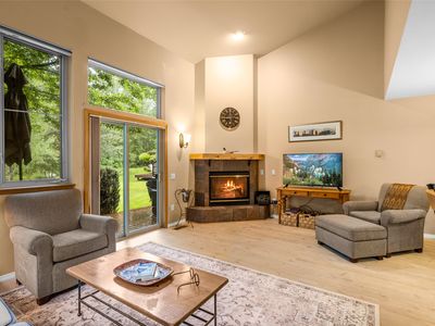 1750 E Lakeshore Dr APT 212
