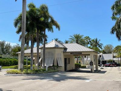 22 Royal Palm 5040 Way #504