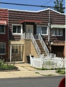 1350 E 85th St